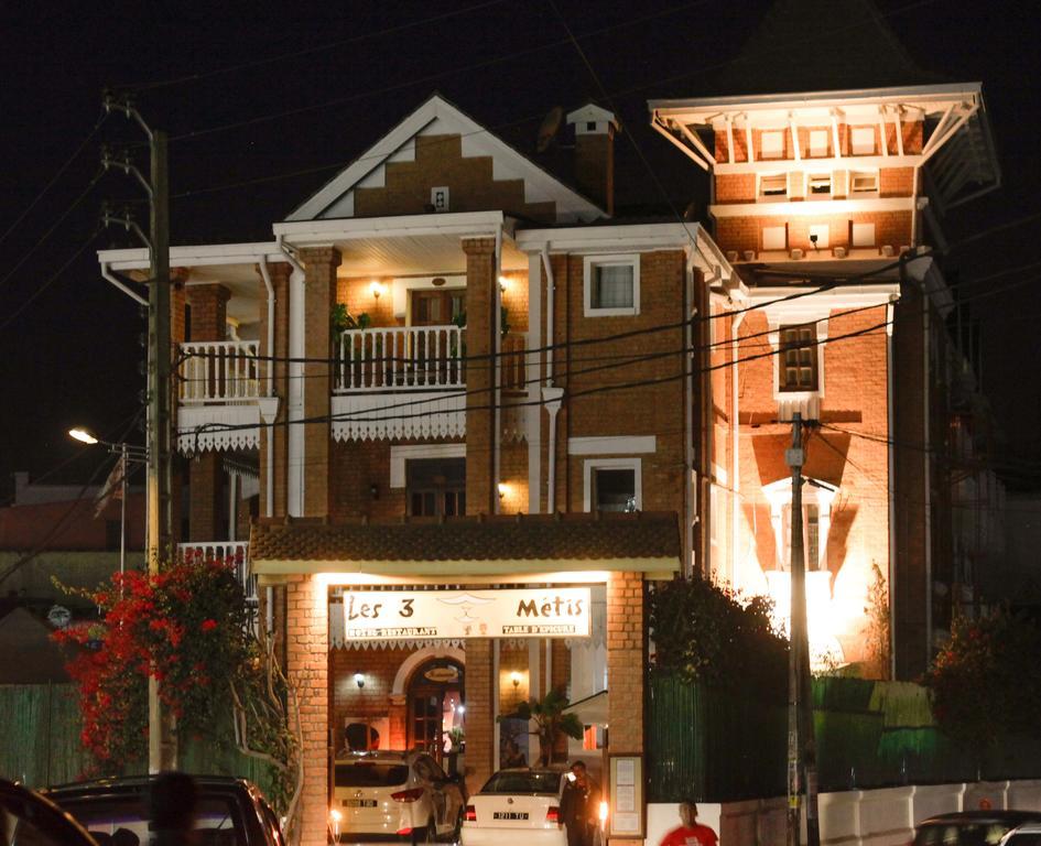 Les 3 Metis Hotel Antananarivo Exterior photo